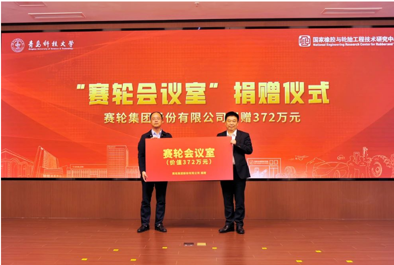 在儀式上，李興偉、陳克正、袁仲雪和王夢蛟共同揭牌“軟控學術報告廳”和“賽輪會議室”。