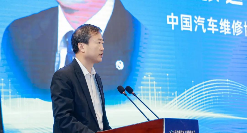 張延華也指出了發展機遇，特別是在電動化和數字化汽車產業的發展趨勢下，汽車修補漆業務仍有空間。他提到了二手車整備作為修補漆業務的新興市場，以及汽車個性化美容改裝等領域的發展機遇。因此，抓住這些機會，挖掘市場潛力，進行技術迭代和產品創新將有助于在競爭激烈的市場中取得優勢地位。