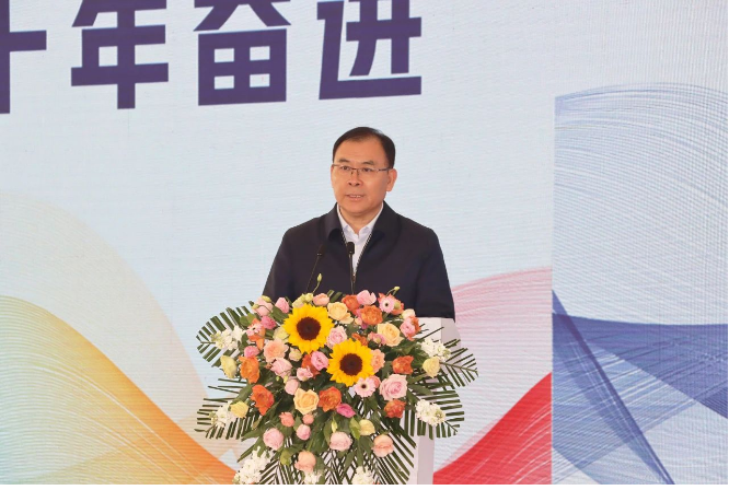 李慶華在發表致辭時指出：“卡博特旭陽投產以來的十年，是強強聯合、優勢相生，創造合作典范的十年。卡博特旭陽不僅成長為區域經濟發展的重要力量，還持續貢獻于社會發展，特別是相關環保指標處于炭黑行業全球領先水平。”