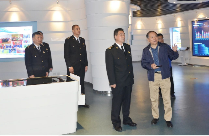 天津海關黨委紀檢組組長、黨委委員沈善庚于11月2日蒞臨賽象集團展開考察訪問。賽象集團董事長張建浩親自接待了這次重要的訪問團隊，而天津海關監察室副主任陶志國、南開海關黨委書記關長李承春、天津海關黨委第八派駐紀檢組組長賈靖、南開海關辦公室主任李欣毅也陪同參觀。賽象科技副總經理張繼梁和副總經理王紅軍也參加了接待活動。