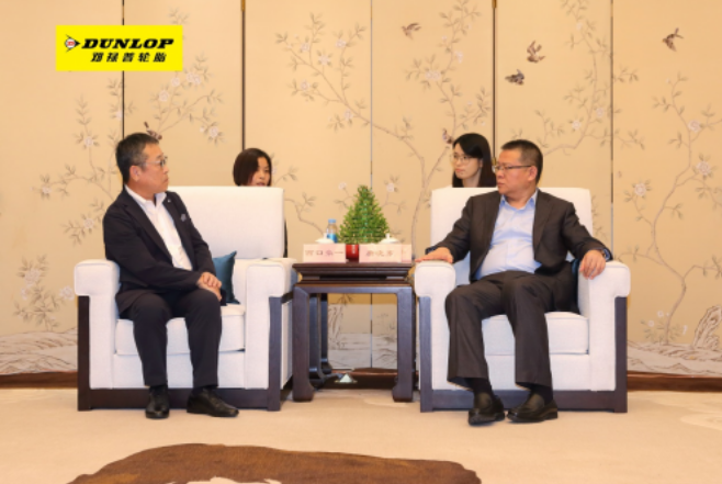 今年以來(lái)，住友橡膠中國(guó)的母公司，住友橡膠工業(yè)株式會(huì)社的高層頻繁訪華。10月，住友橡膠總部重量級(jí)領(lǐng)導(dǎo)代表董事、專務(wù)執(zhí)行董事西口豪一，前往常熟進(jìn)行為期三天的工作考察。考察期間，蘇州市委常委兼副市長(zhǎng)唐曉東精心安排了接待和交流活動(dòng)，與西口豪一一同出席的還有常熟市委書記周勤第和常熟市委副書記兼市長(zhǎng)秦猛。