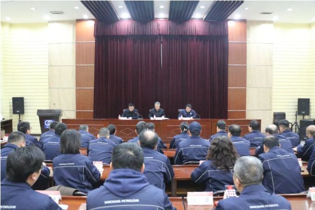 在會議中，經(jīng)集團公司黨委研究決定，張航偉同志任西北橡膠公司黨委書記，為西北橡膠公司、延長橡膠公司、延長橡膠(泰國)有限公司的董事長，并出任凱迪西北橡膠有限公司的執(zhí)行董事。