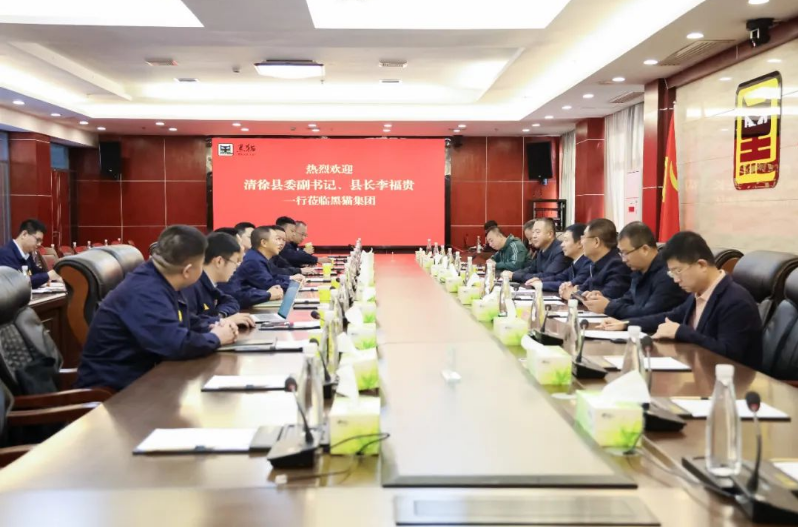 賈永明介紹了亞鑫能源集團的基本情況，并表示與太原黑貓多年來已經建立了深厚的合作基礎。他希望雙方能夠持續深化戰略合作關系，進一步發揮資源共享的優勢，在高端化、智能化、綠色化、集成化精細化工、尖端產品和先進技術等領域找到更多合作切入點，促進雙方實現跨越式發展。雙方在座談會上還就其他方面的合作進行了深入交流。