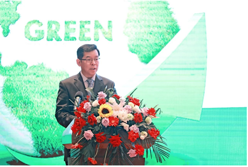 在會上，中國輪胎循環利用協會會長李衛東博士以《綠色低碳目標下我國再生橡膠行業發展機遇與挑戰》為題進行了主旨報告。