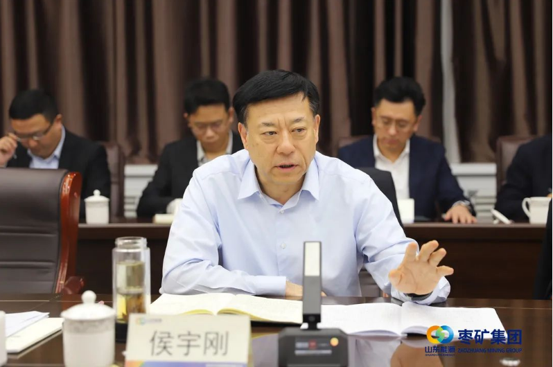侯宇剛強調，要敏銳認識當前形勢，保持持續發力，鞏固已取得的良好發展態勢。他著重強調，必須加速橡膠產業的拓展和升級，使其在規模上更為龐大且更具競爭力。與此同時，他還要求加快建設橡膠產業研究院，提升科技研發能力，通過強化核心技術攻關為企業長遠發展提供堅實保障。在對明年工作的規劃中，侯宇剛強調要科學謀劃，敢于突破，發揮各自優勢，形成整體合力，解決制約企業發展的問題，凝聚“一家人、一盤棋、一條心”的強大合力。